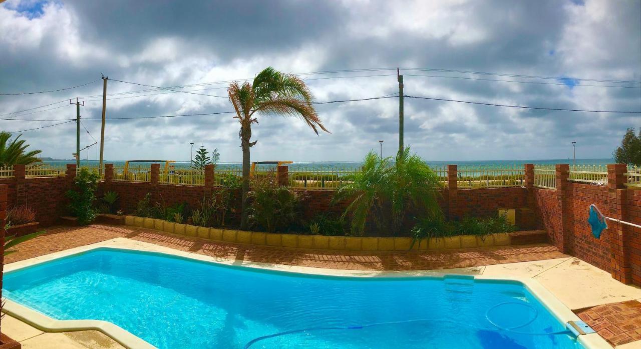 Beach House Opposite Ocean 4 Bed 2 Bathroom With Pool Джералдтон Экстерьер фото