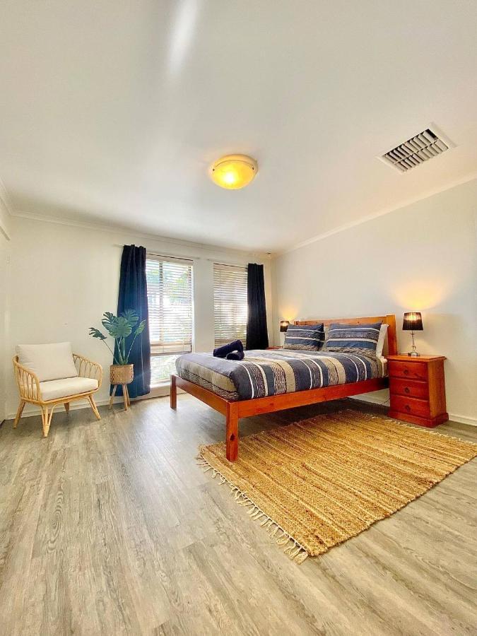 Beach House Opposite Ocean 4 Bed 2 Bathroom With Pool Джералдтон Экстерьер фото